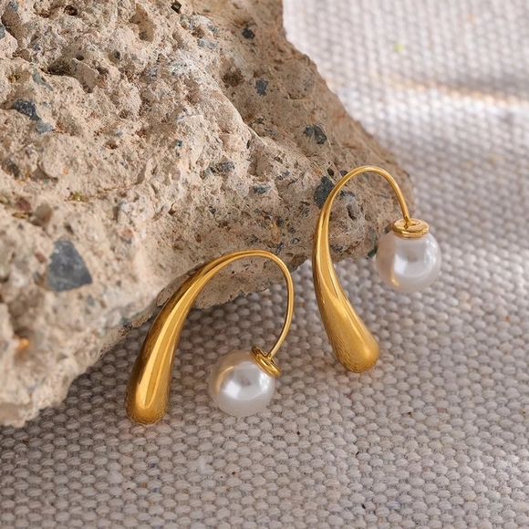 Trendy Pearl Earrings - Picture 2 of 6